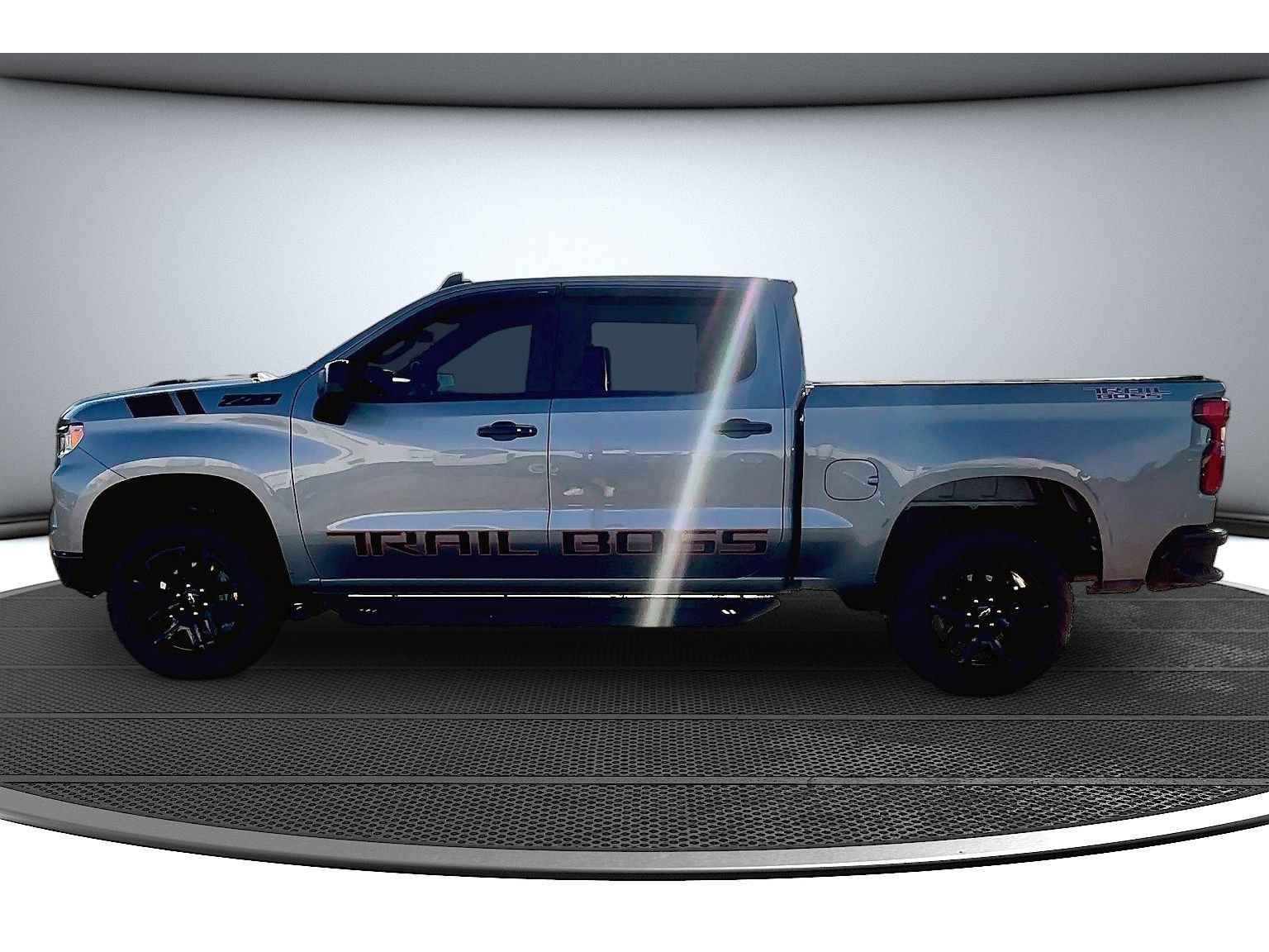 Used 2025 Chevrolet Silverado 1500 LT Trail Boss w/ Convenience Package II AWD/4WD image 17
