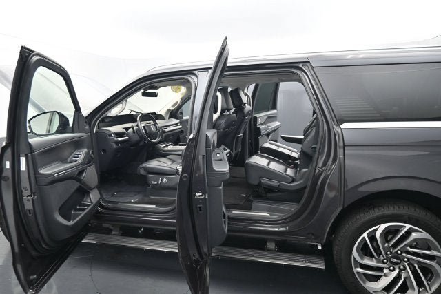 Used 2025 Lincoln Navigator L Reserve AWD/4WD image 14