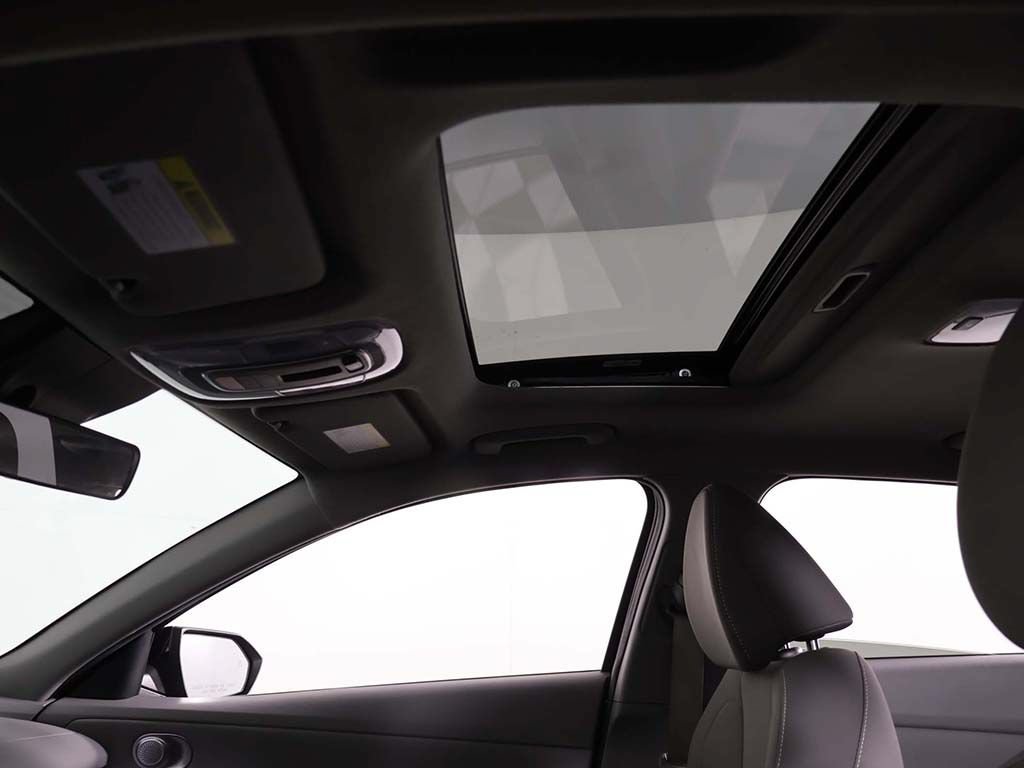 Used 2025 Hyundai Elantra SEL FWD image 21