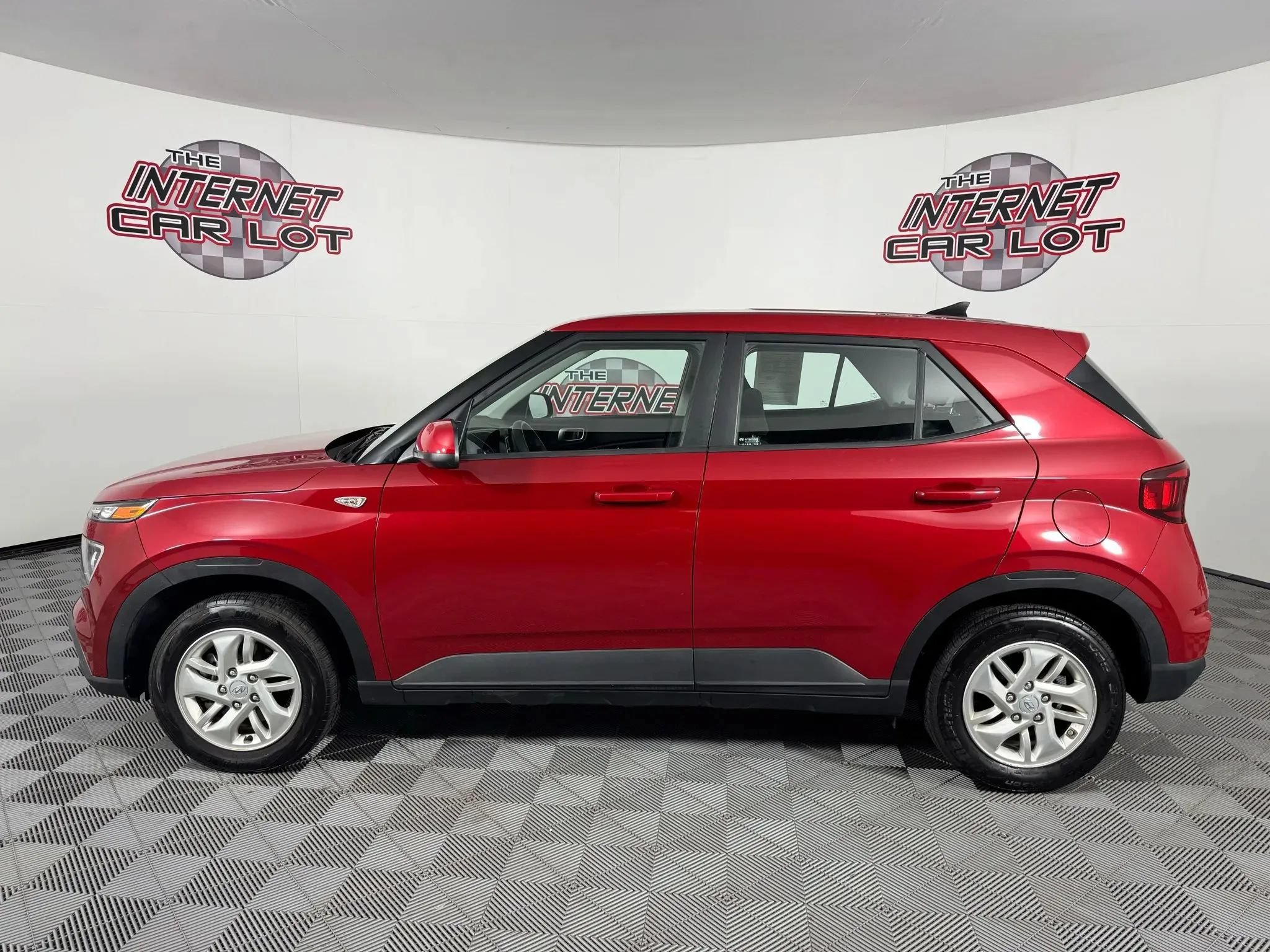 Used 2022 Hyundai Venue SE w/ Cargo Package FWD image 8
