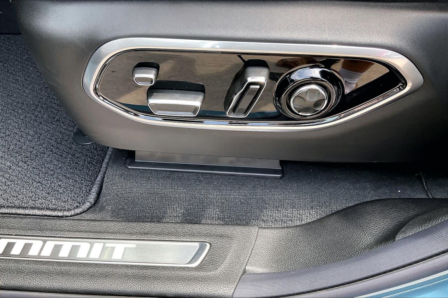 New 2026 Jeep Grand Cherokee Summit AWD/4WD image 16