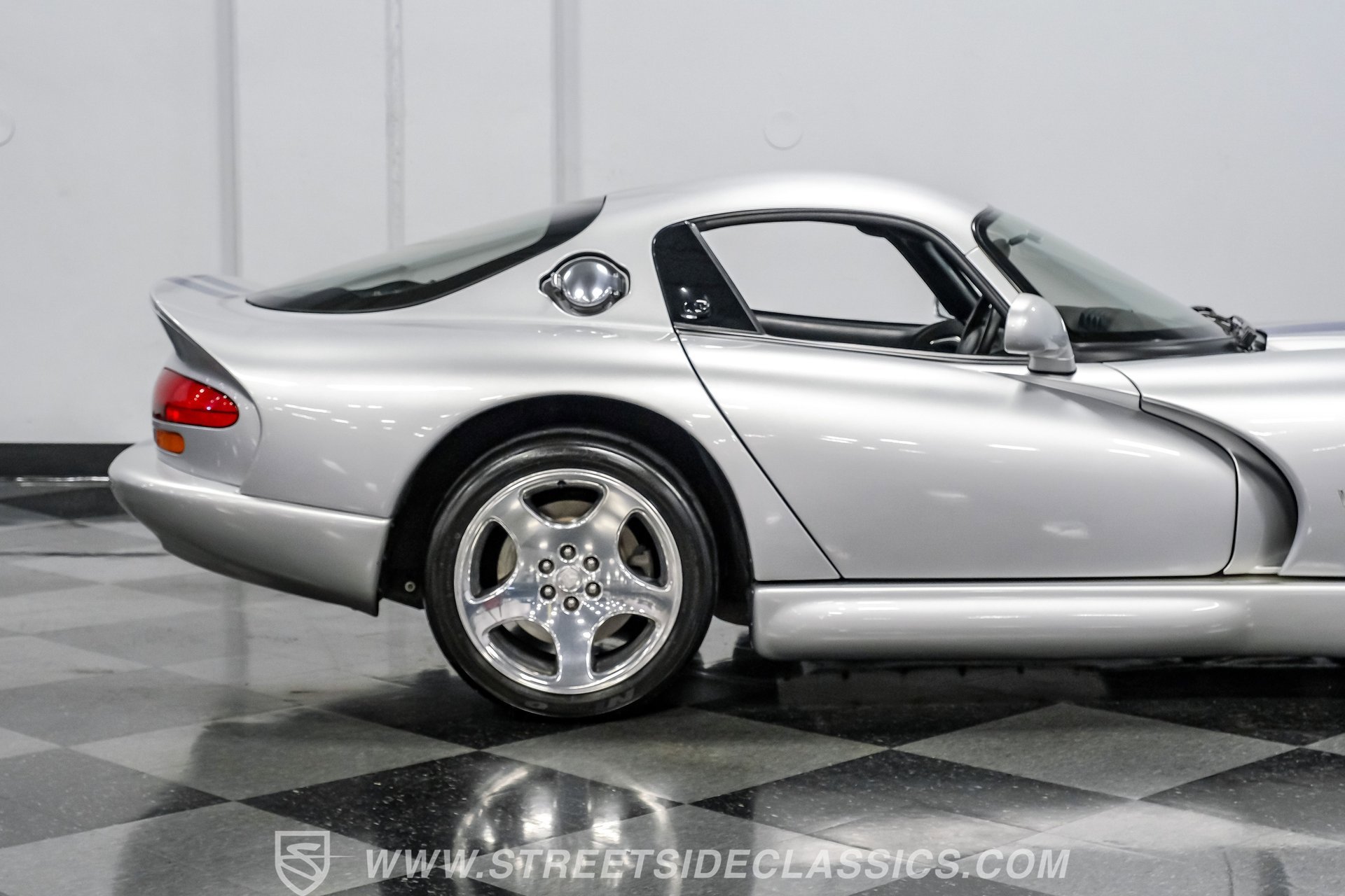 Used 1999 Dodge Viper GTS RWD image 29