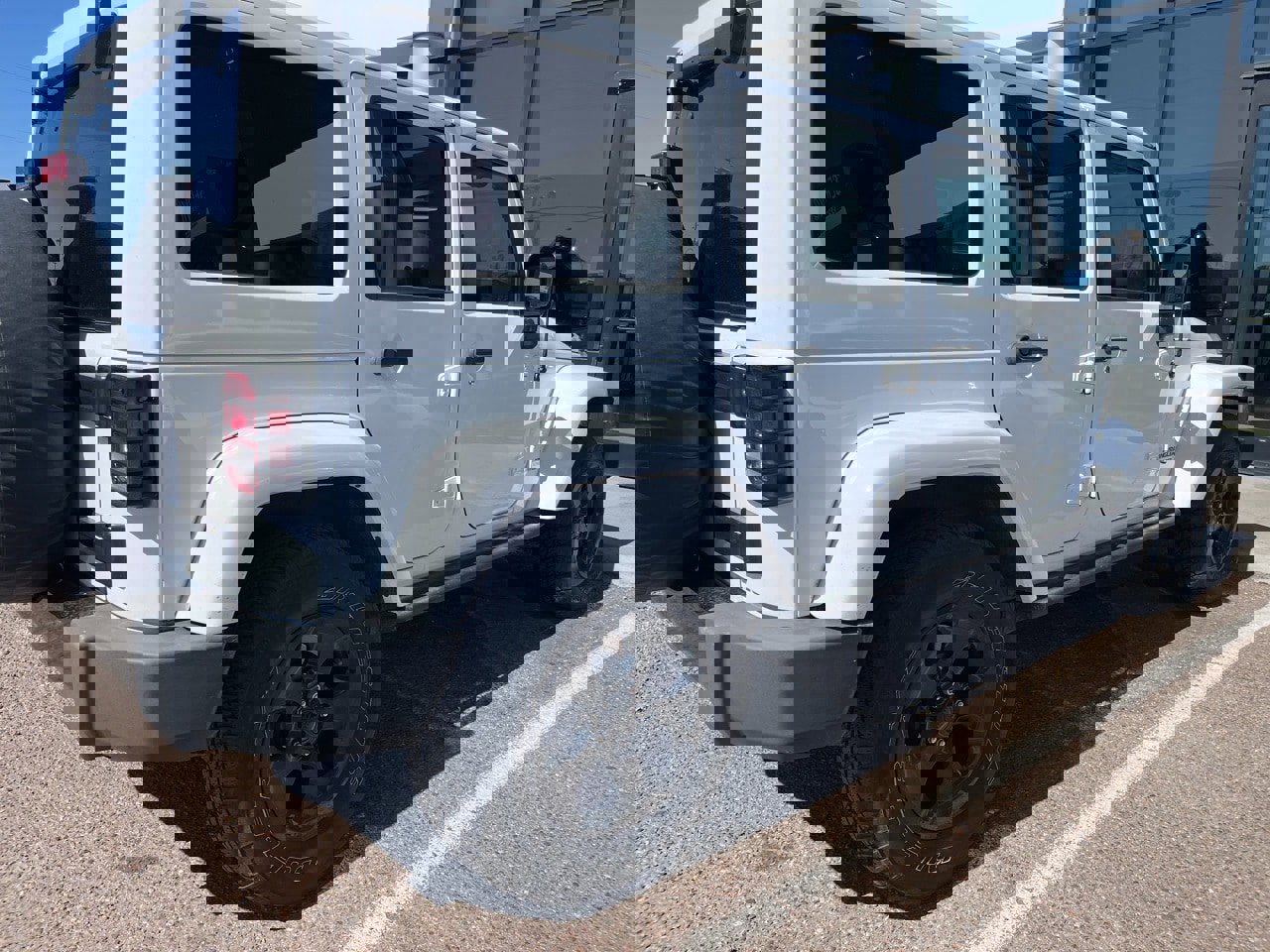 Used 2015 Jeep Wrangler Unlimited Sahara image 8