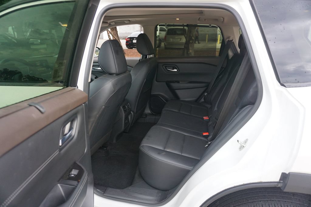 Used 2023 Nissan Rogue SV w/ SV Premium B Package FWD image 14