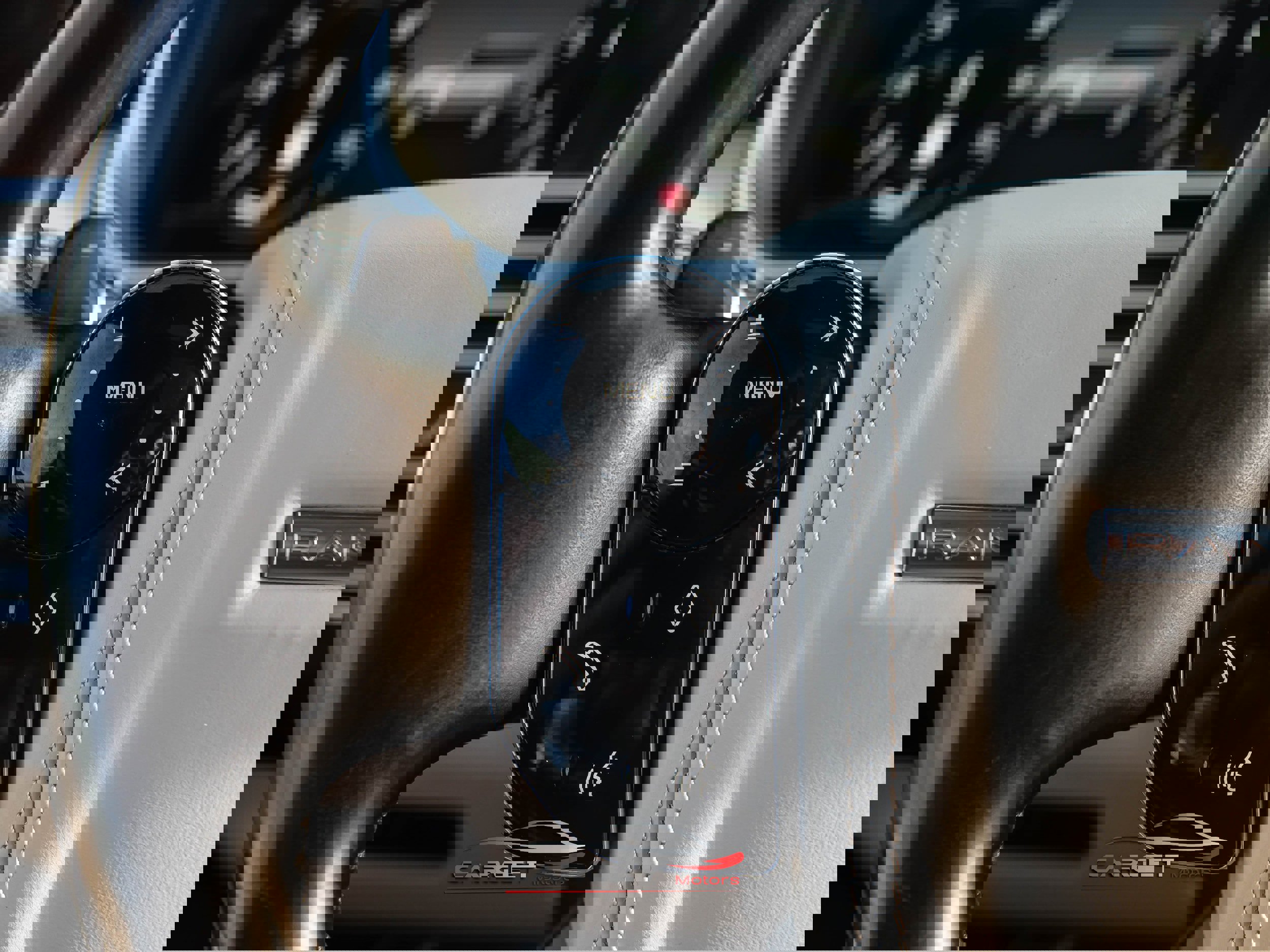 Used 2020 Land Rover Range Rover HSE image 24