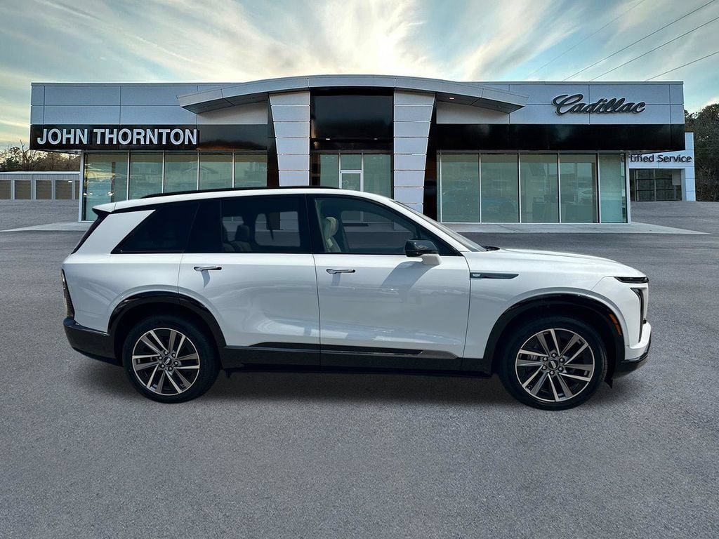 New 2027 Cadillac Vistiq Sport w/ LPO, Floor Liner Package AWD/4WD image 4