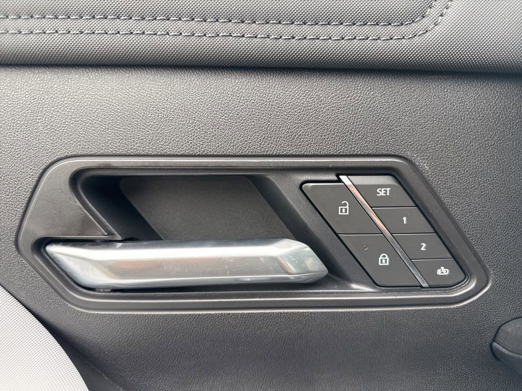 Used 2025 GMC Hummer EV 2X image 11