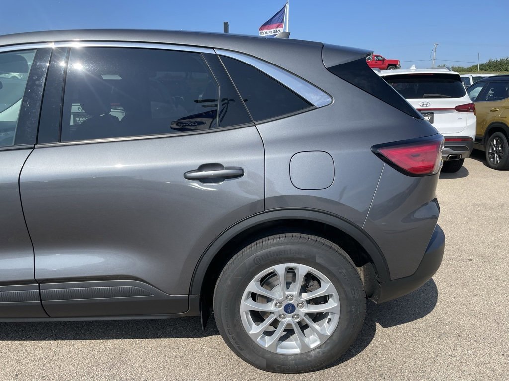 Used 2022 Ford Escape SE image 37