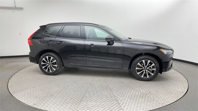 Used 2025 Volvo XC60 B5 Core image 9