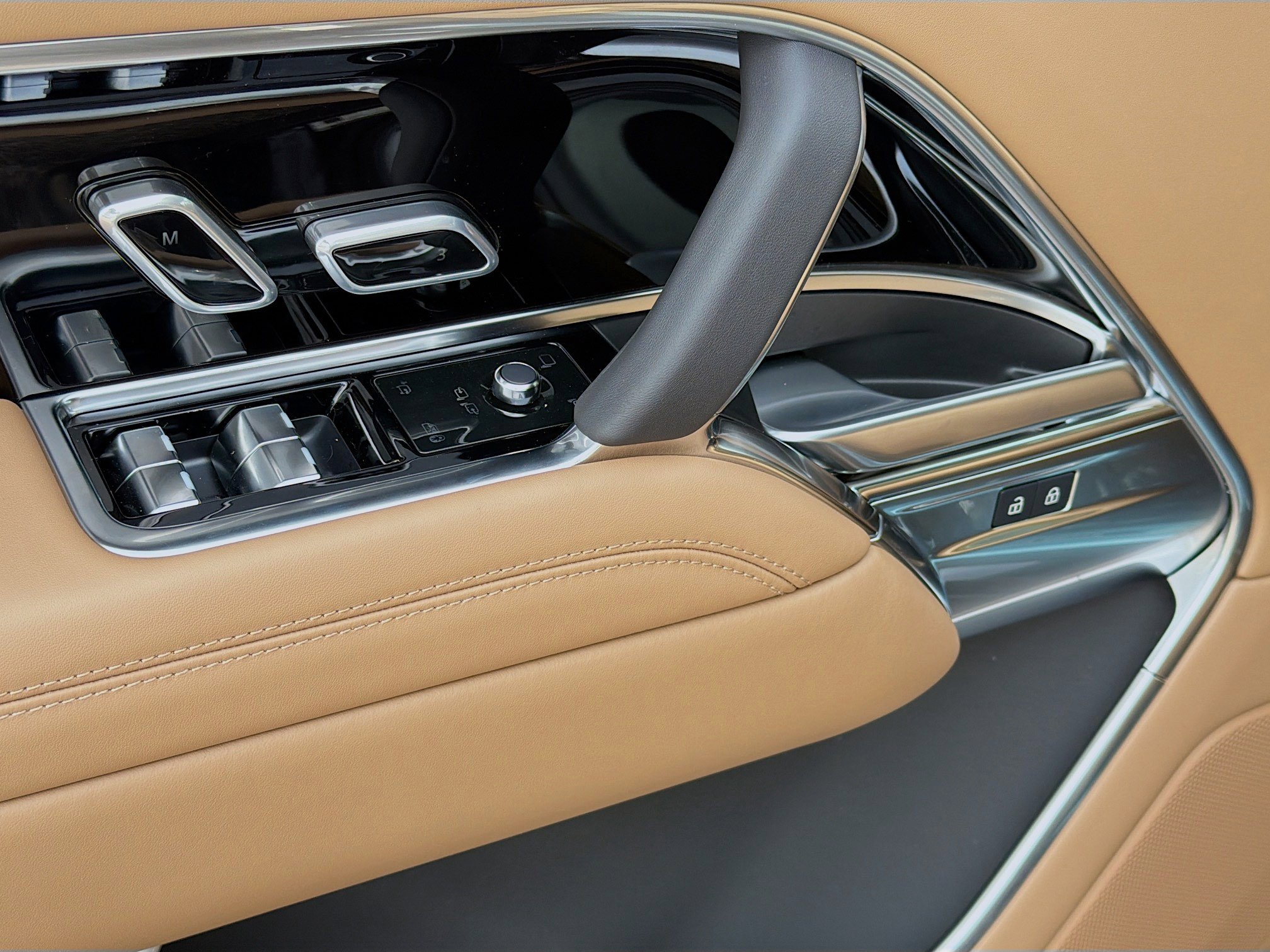 New 2026 Land Rover Range Rover SE image 23