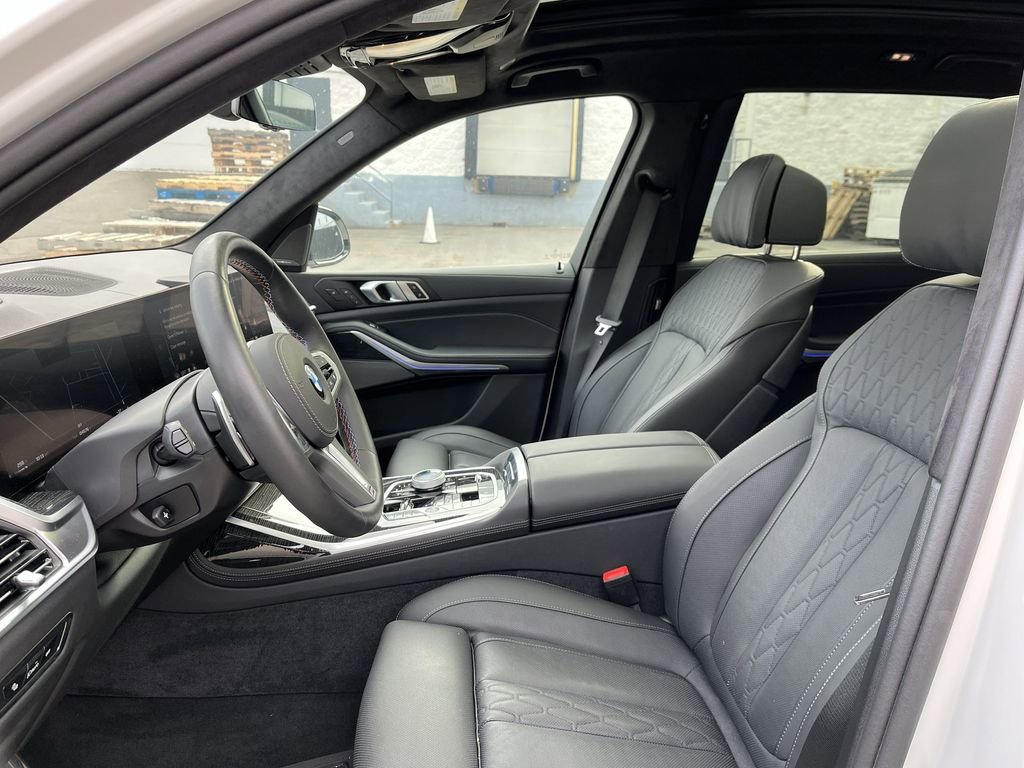 Used 2025 BMW X7 M60i image 11