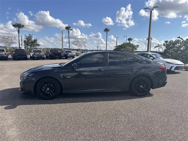 Used 2025 Toyota Camry SE image 7