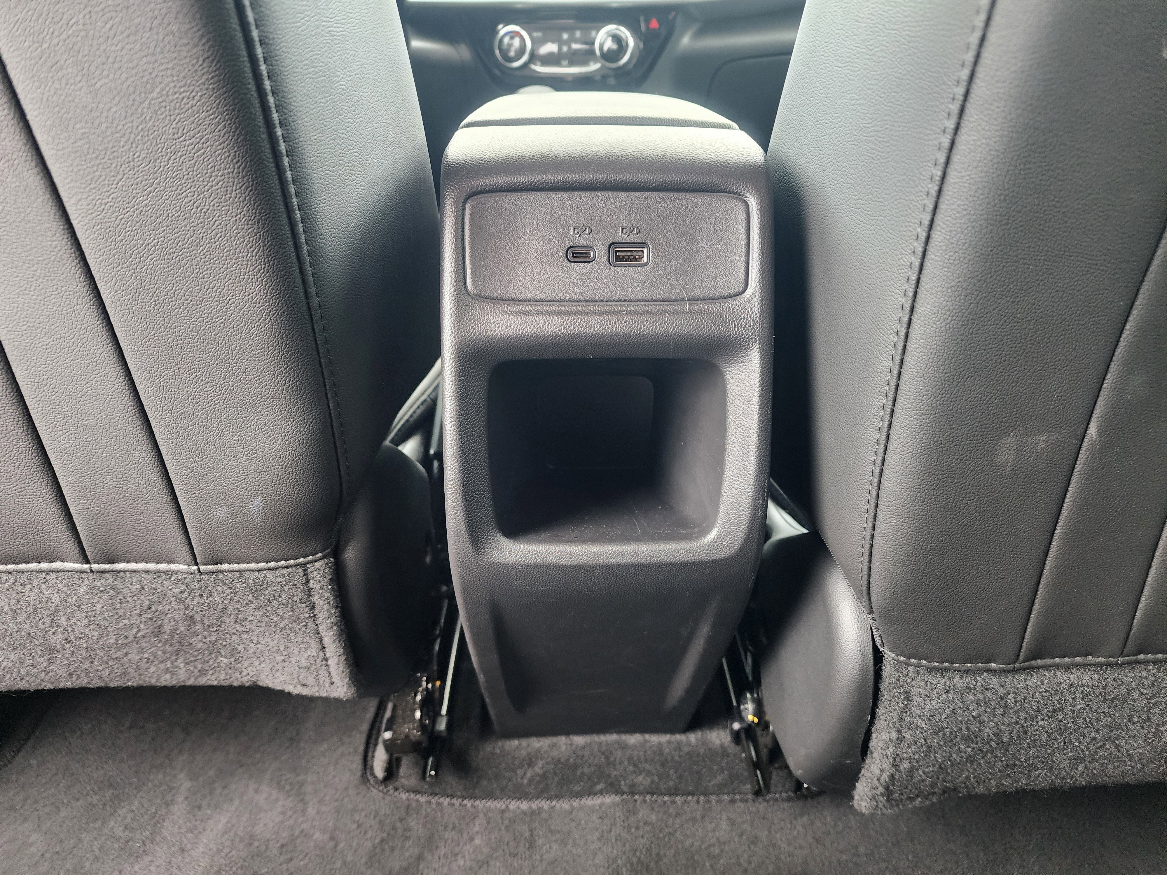 Used 2025 Chevrolet Trax LT w/ LT Convenience Package image 17