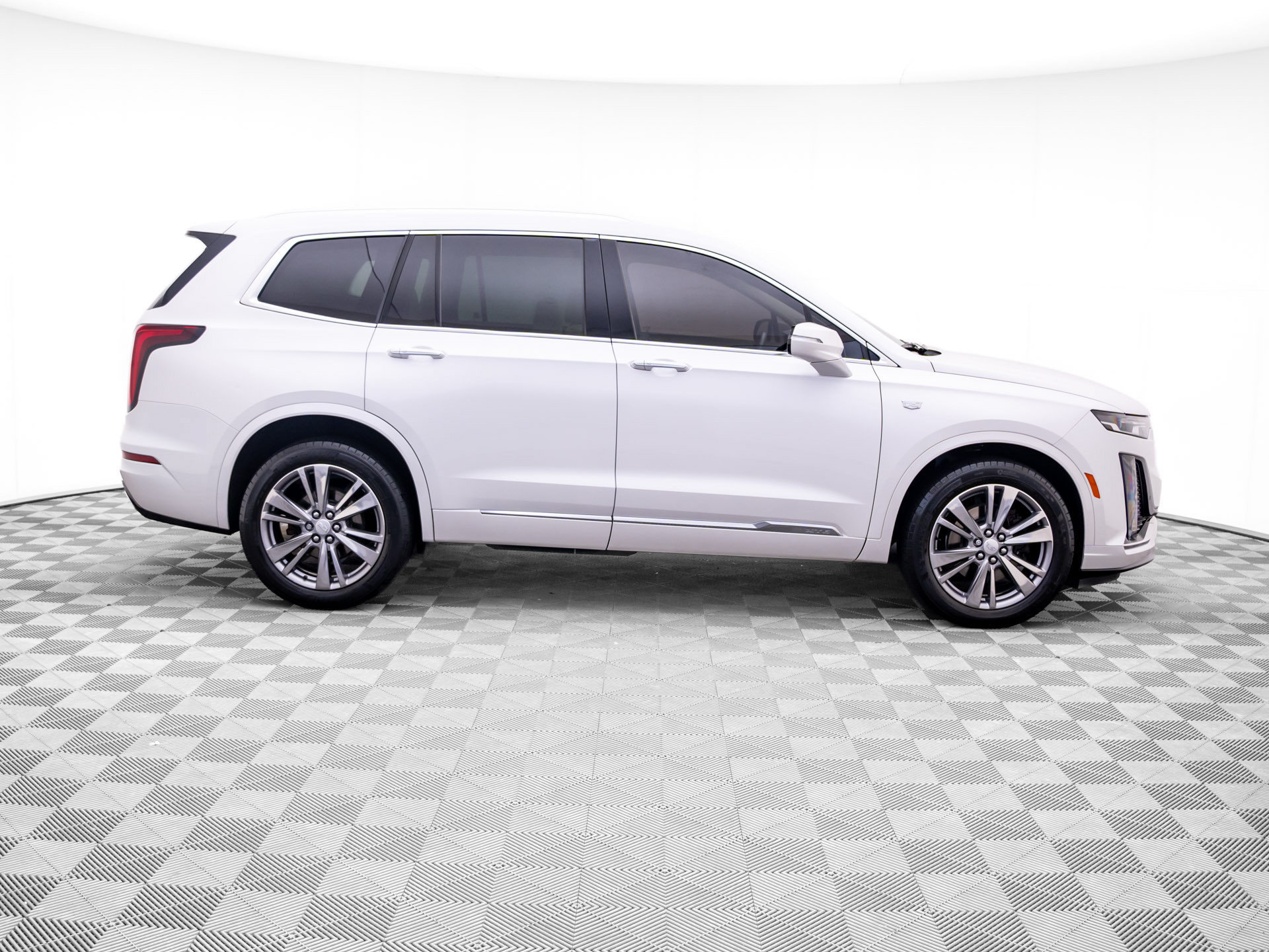 Used 2023 Cadillac XT6 Premium Luxury AWD/4WD image 6
