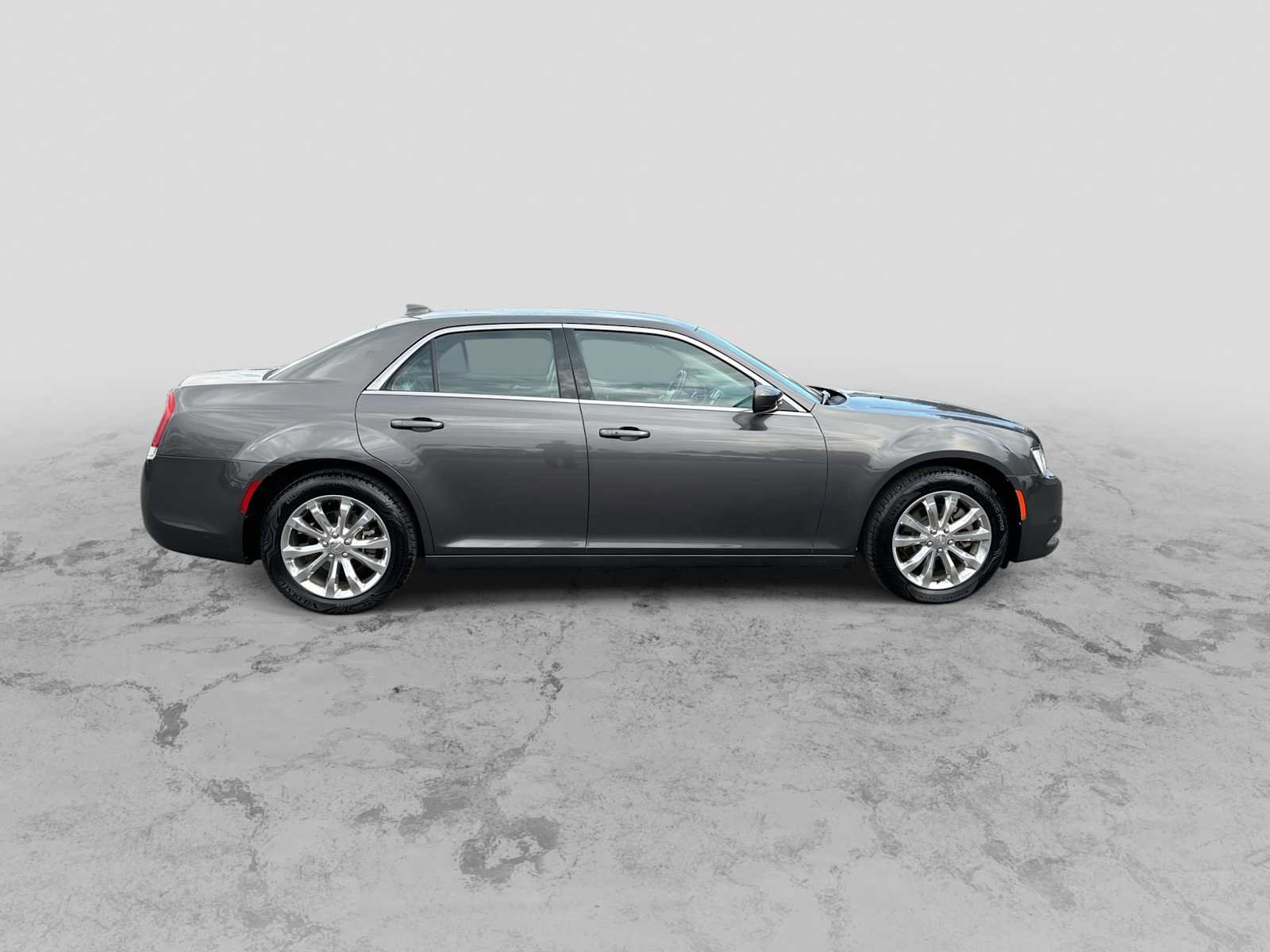 Used 2017 Chrysler 300 Limited AWD/4WD image 9