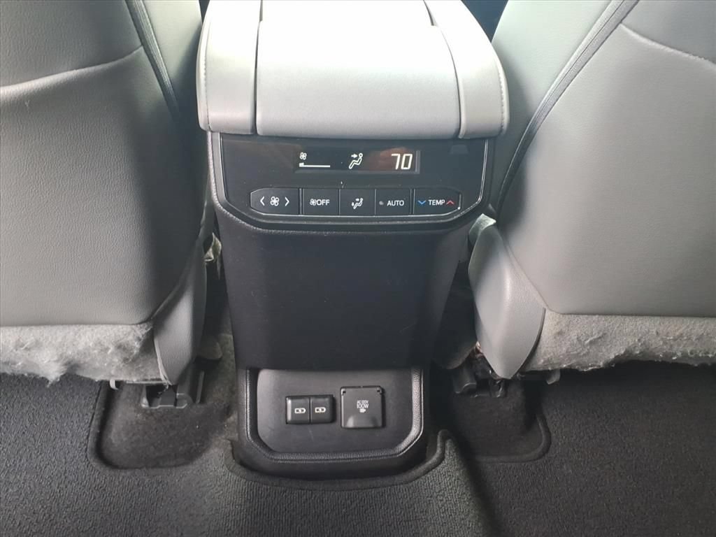 Used 2023 Toyota Highlander Limited FWD image 26