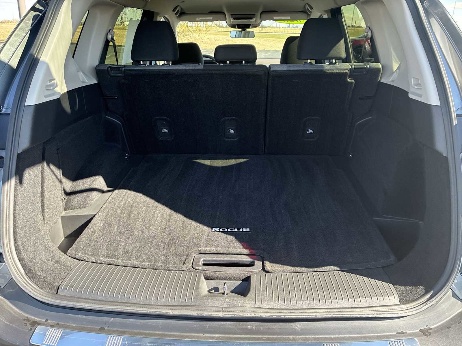 Used 2023 Nissan Rogue SV image 24