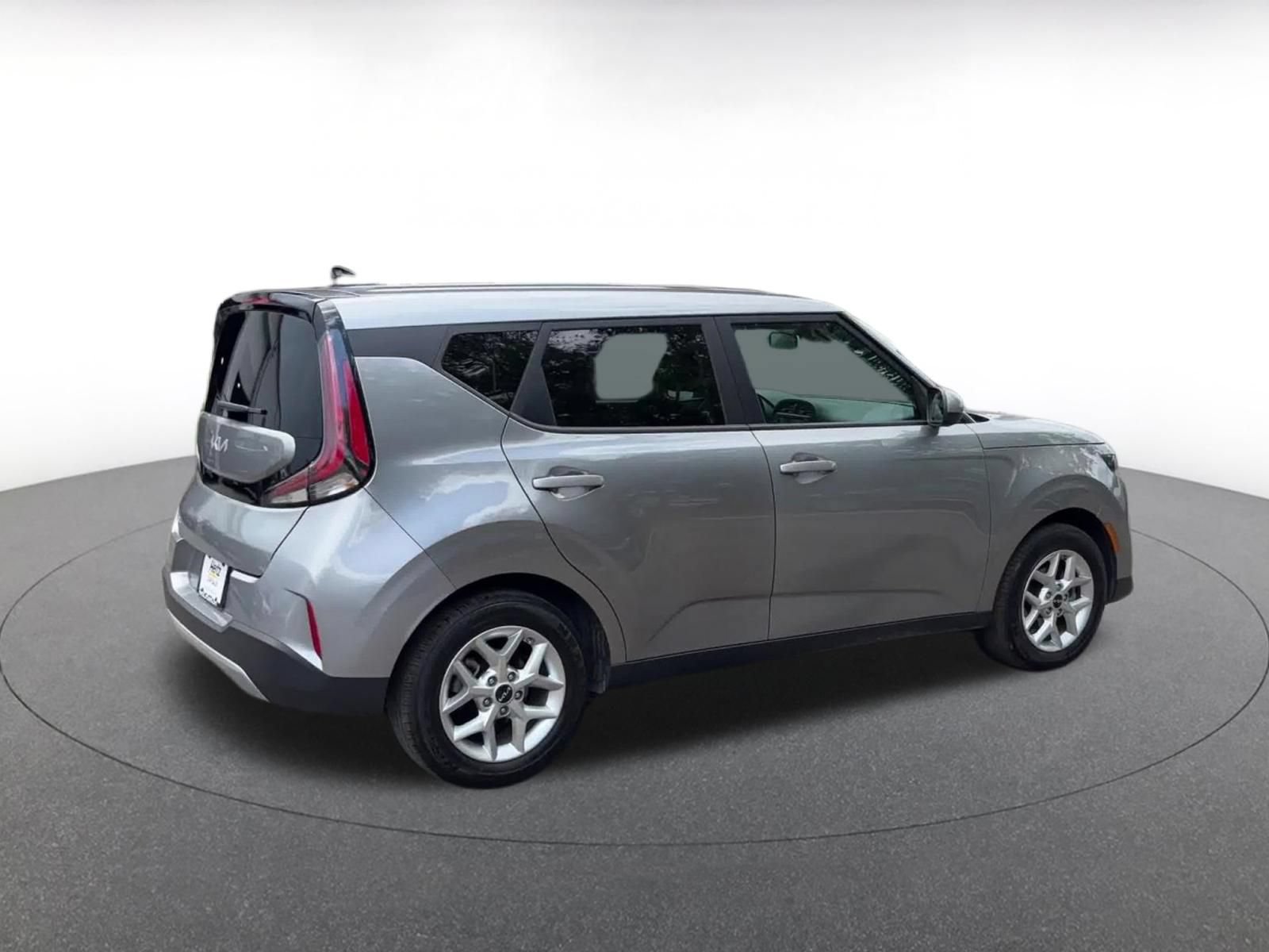 Used 2025 Kia Soul LX w/ LX Technology Package FWD image 14