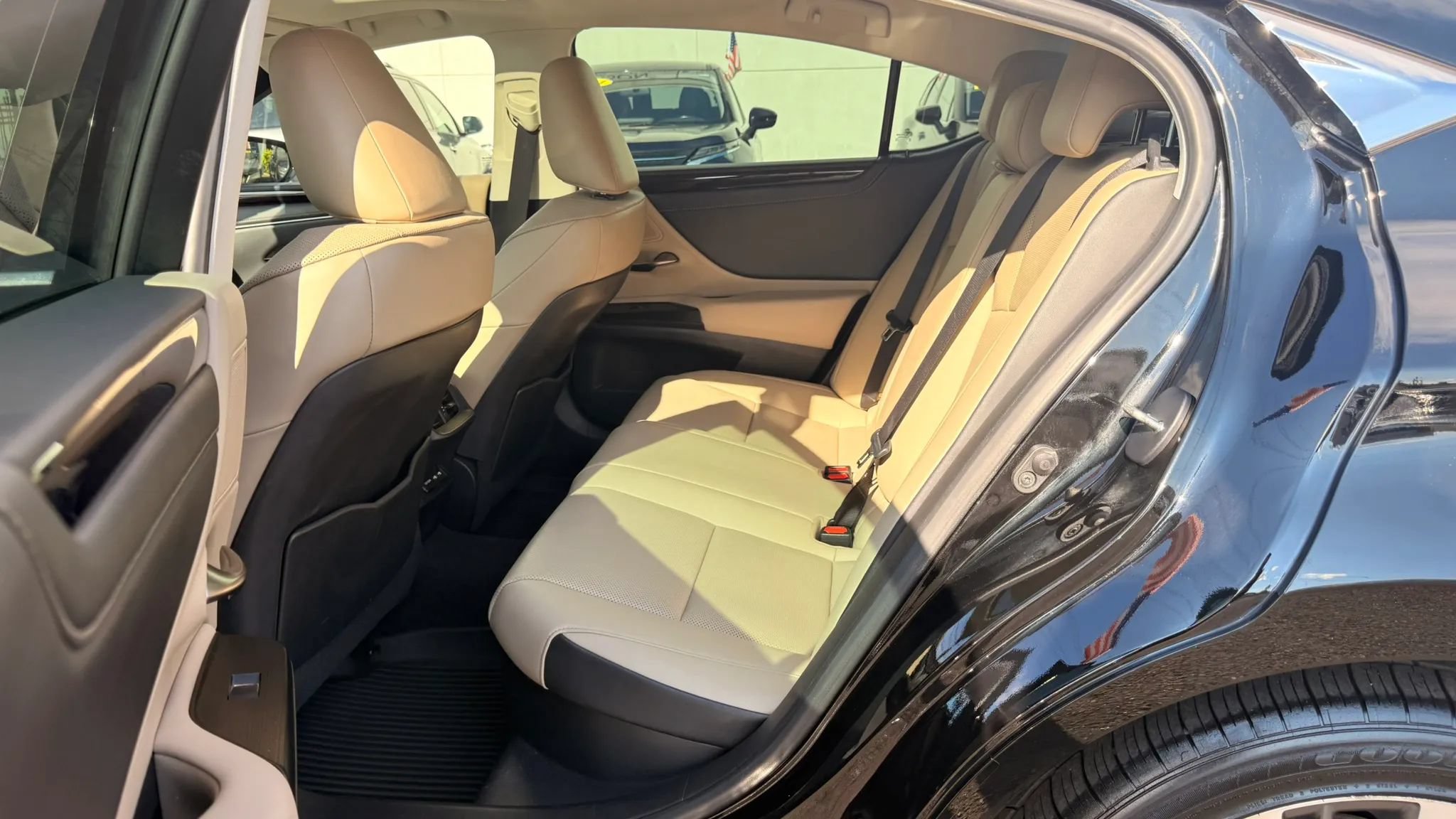 Used 2021 Lexus ES 300h w/ Premium Package FWD image 13