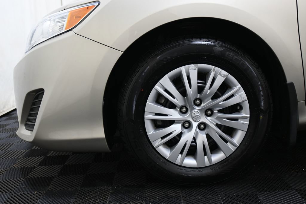 Used 2014 Toyota Camry LE FWD image 22