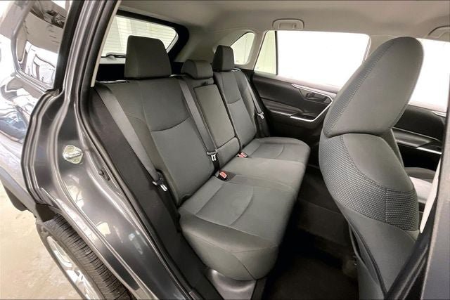 Used 2022 Toyota RAV4 LE AWD/4WD image 18