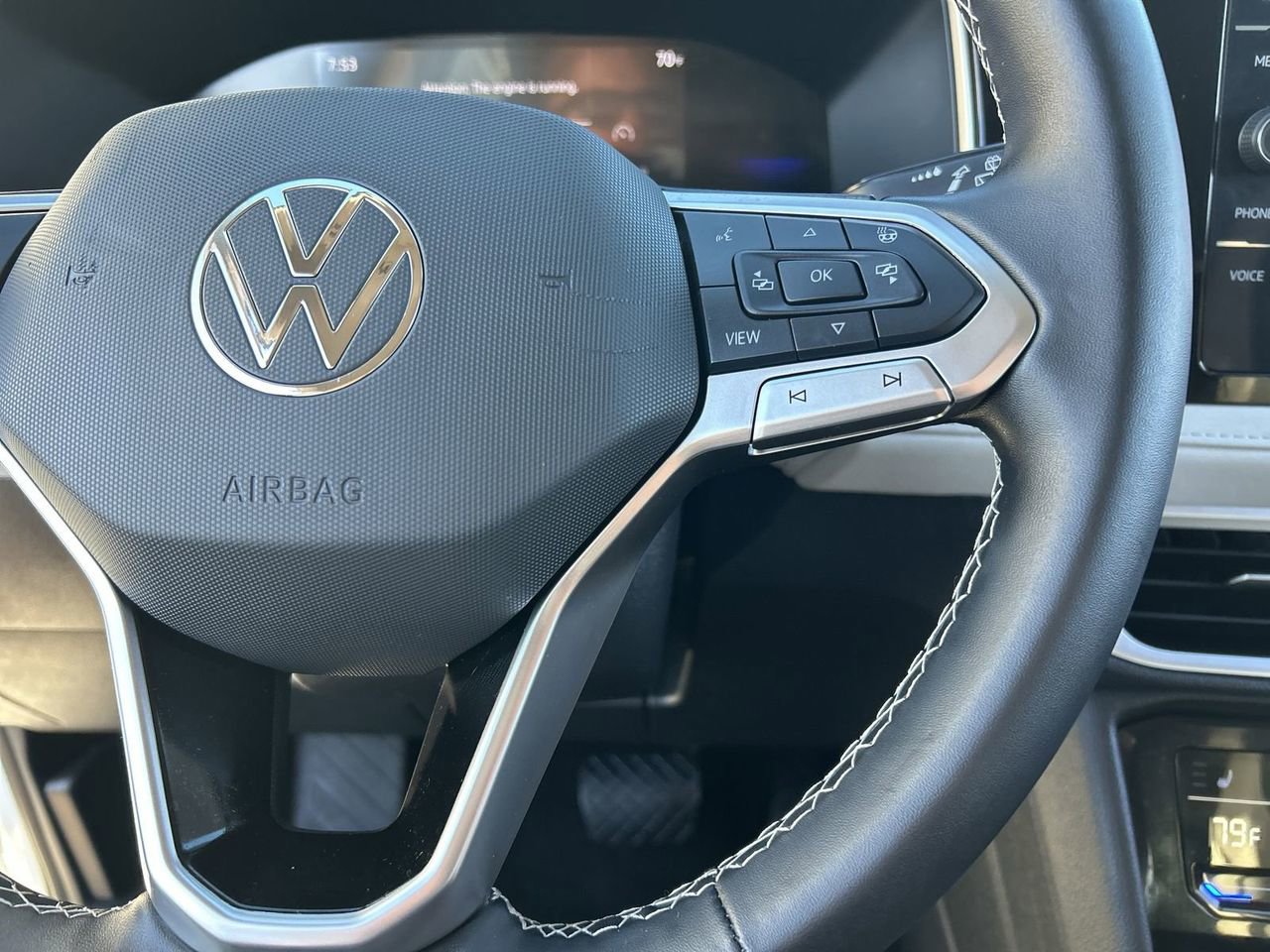 Certified 2025 Volkswagen Taos SE image 21