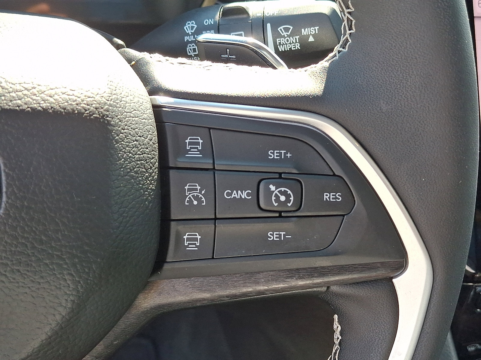 Used 2025 Jeep Grand Cherokee L Limited AWD/4WD image 25