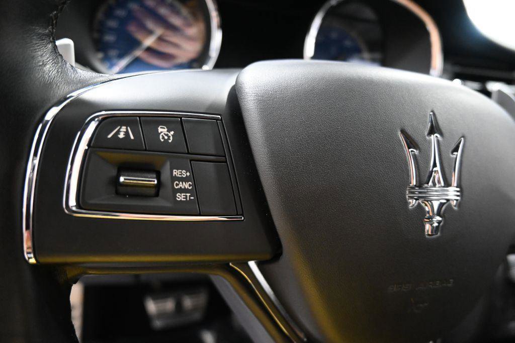 Used 2018 Maserati Quattroporte S GranSport Q4 AWD/4WD image 13