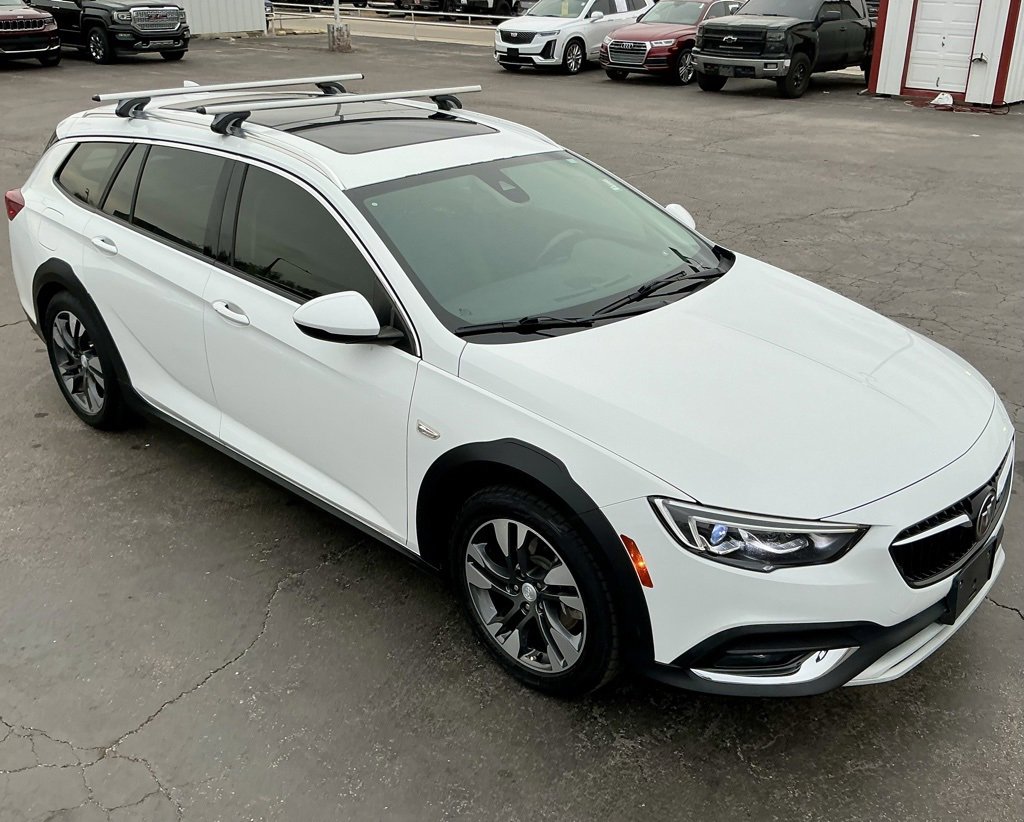Used 2018 Buick Regal Essence w/ Driver Confidence Package #1 image 4
