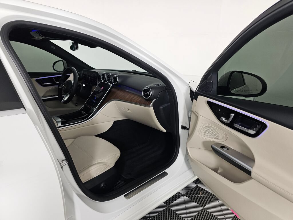Used 2025 Mercedes-Benz C 300 4MATIC Sedan image 37