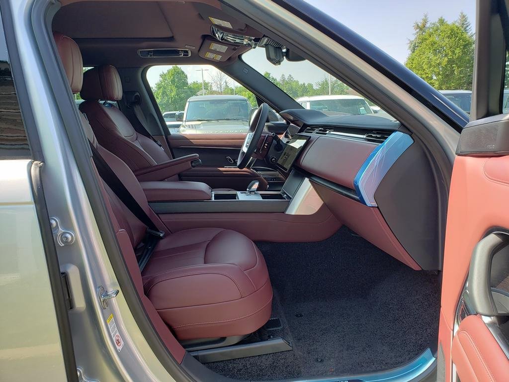 New 2025 Land Rover Range Rover SE image 17