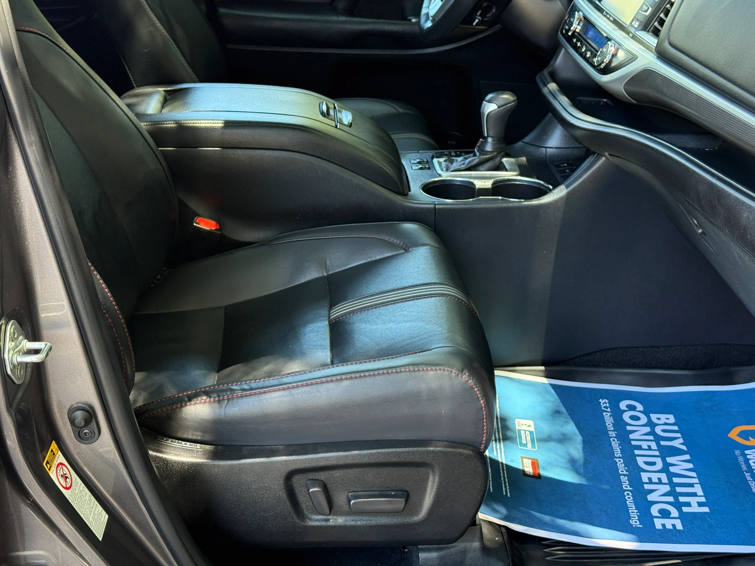 Used 2019 Toyota Highlander SE FWD image 27