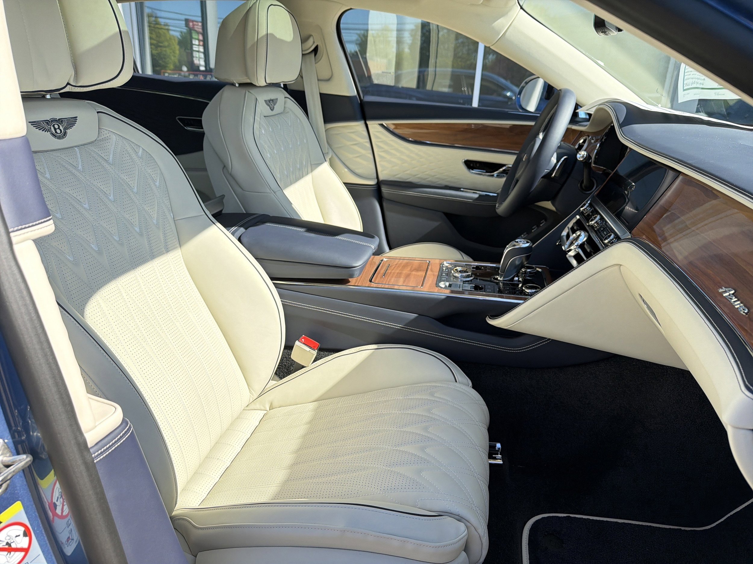 New 2026 Bentley Flying Spur Plug-In Hybrid AWD/4WD image 2