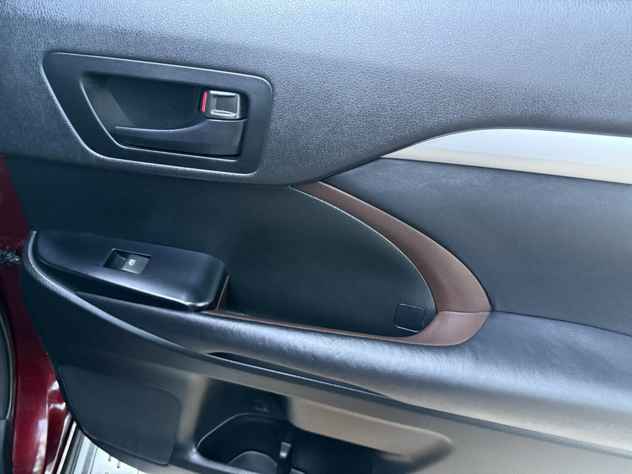 Used 2015 Toyota Highlander Plus FWD image 38