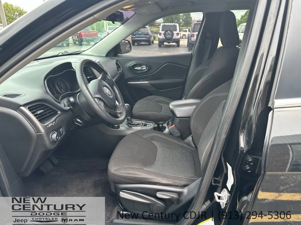 Used 2019 Jeep Cherokee Latitude w/ Popular Appearance Group AWD/4WD image 5