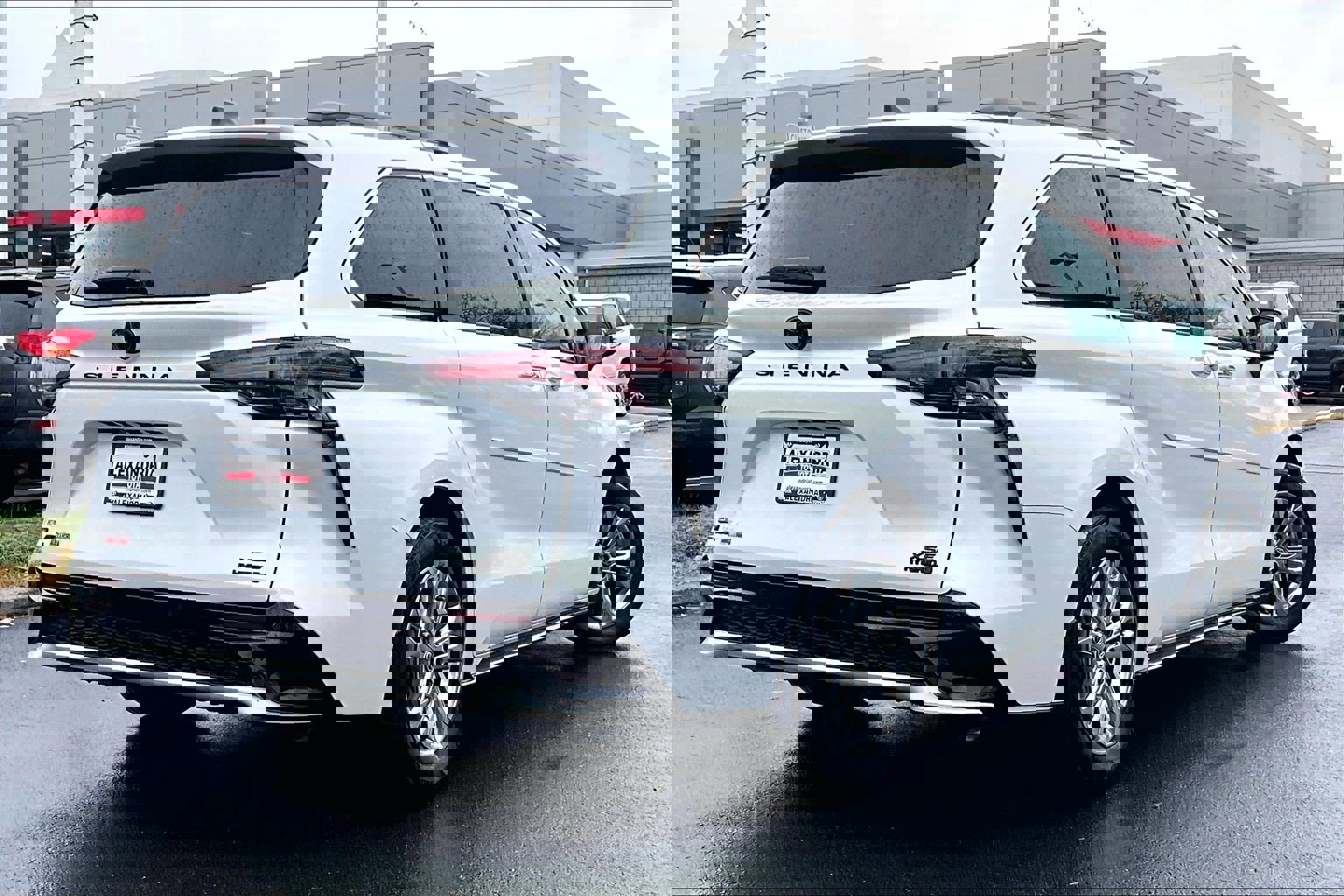 Used 2023 Toyota Sienna XSE image 12