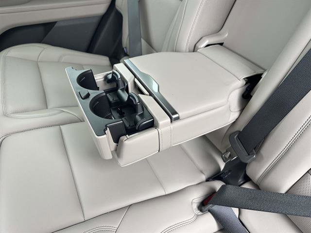 Used 2024 Lincoln Nautilus Premier image 11