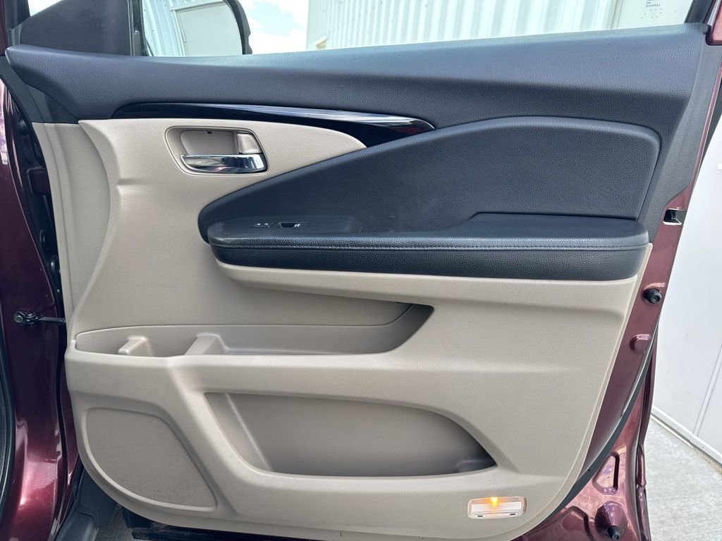 Used 2017 Honda Pilot Touring image 43
