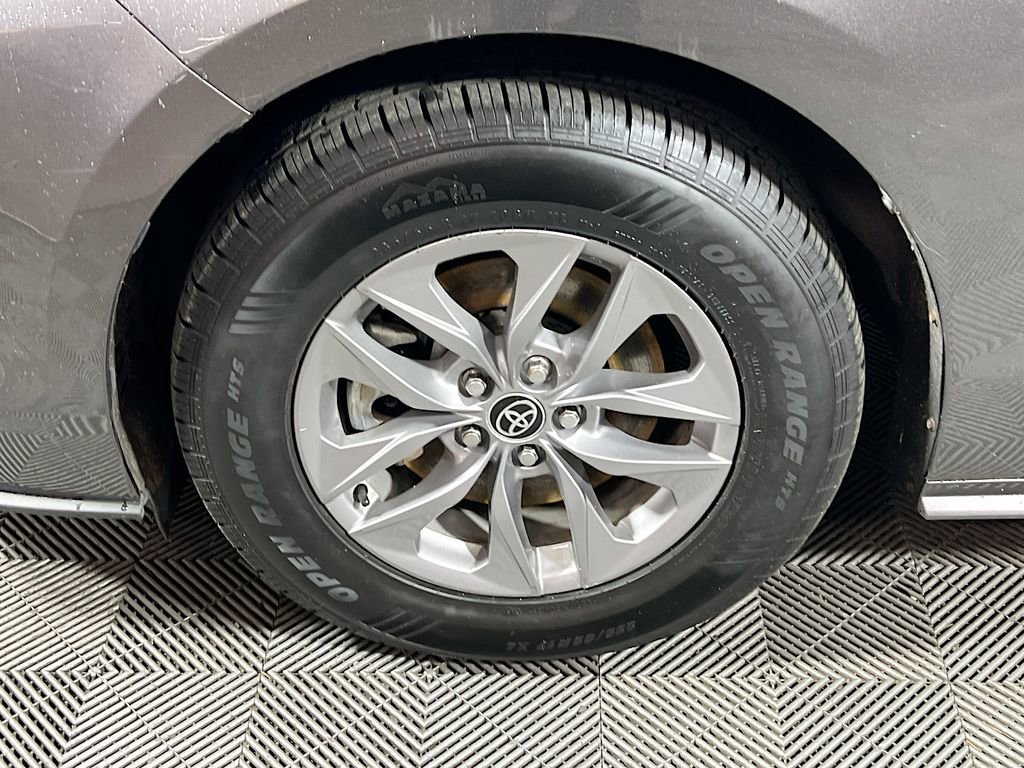 Certified 2022 Toyota Sienna LE image 29