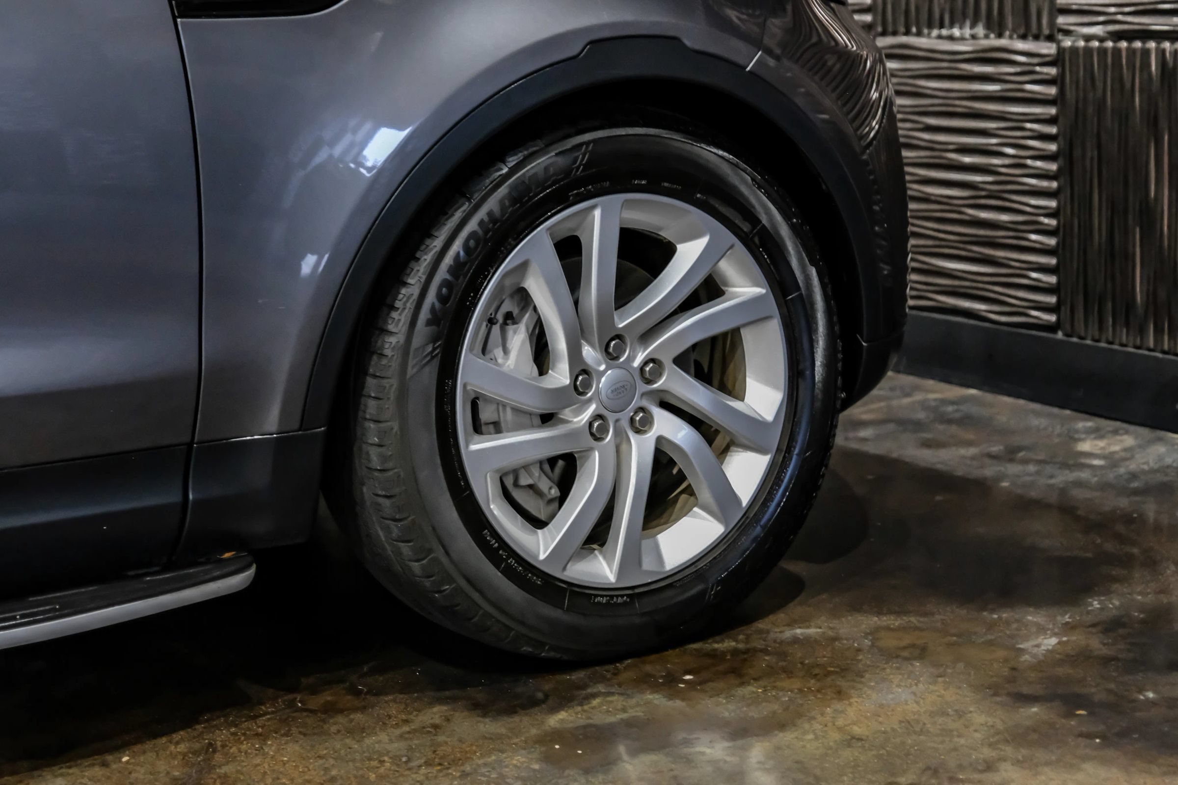 Used 2018 Land Rover Discovery SE AWD/4WD image 55