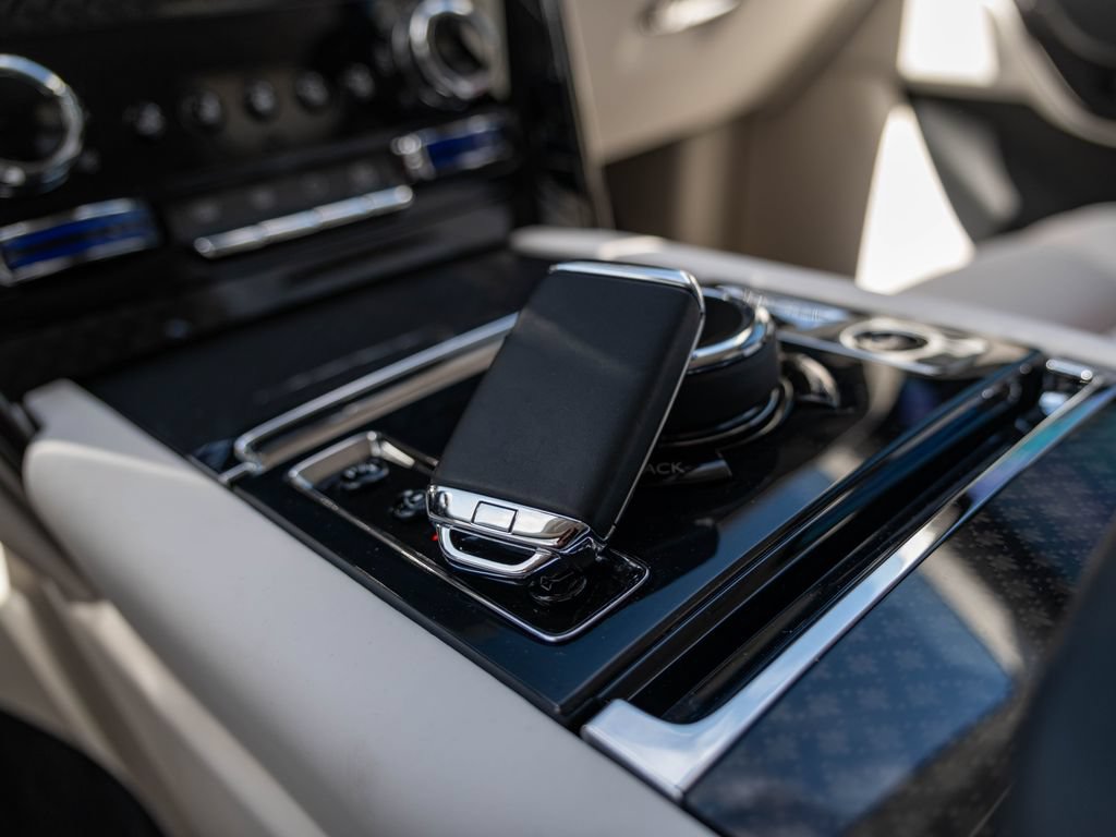Used 2025 Rolls-Royce Cullinan Black Badge AWD/4WD image 14
