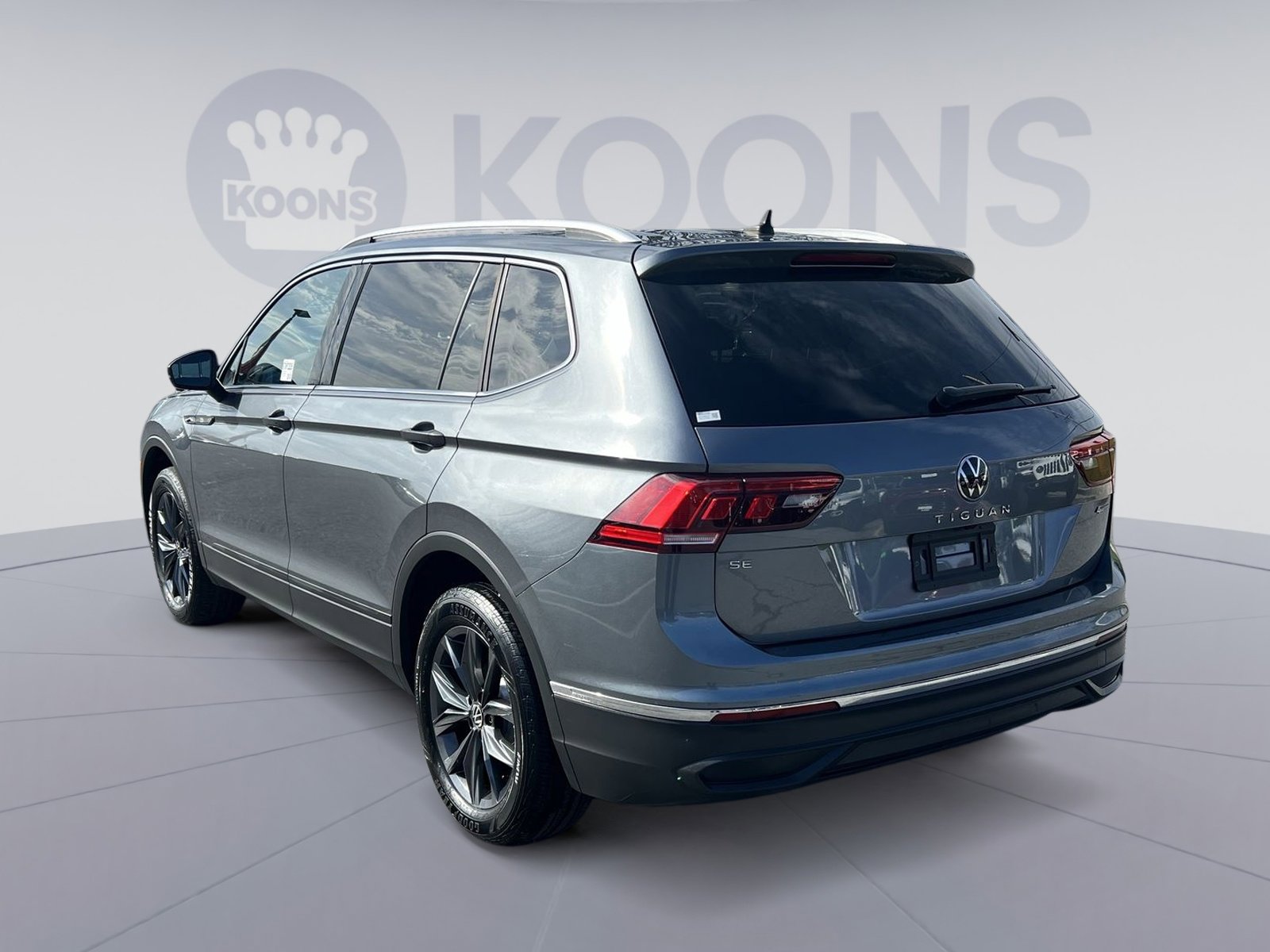 Used 2023 Volkswagen Tiguan SE image 4