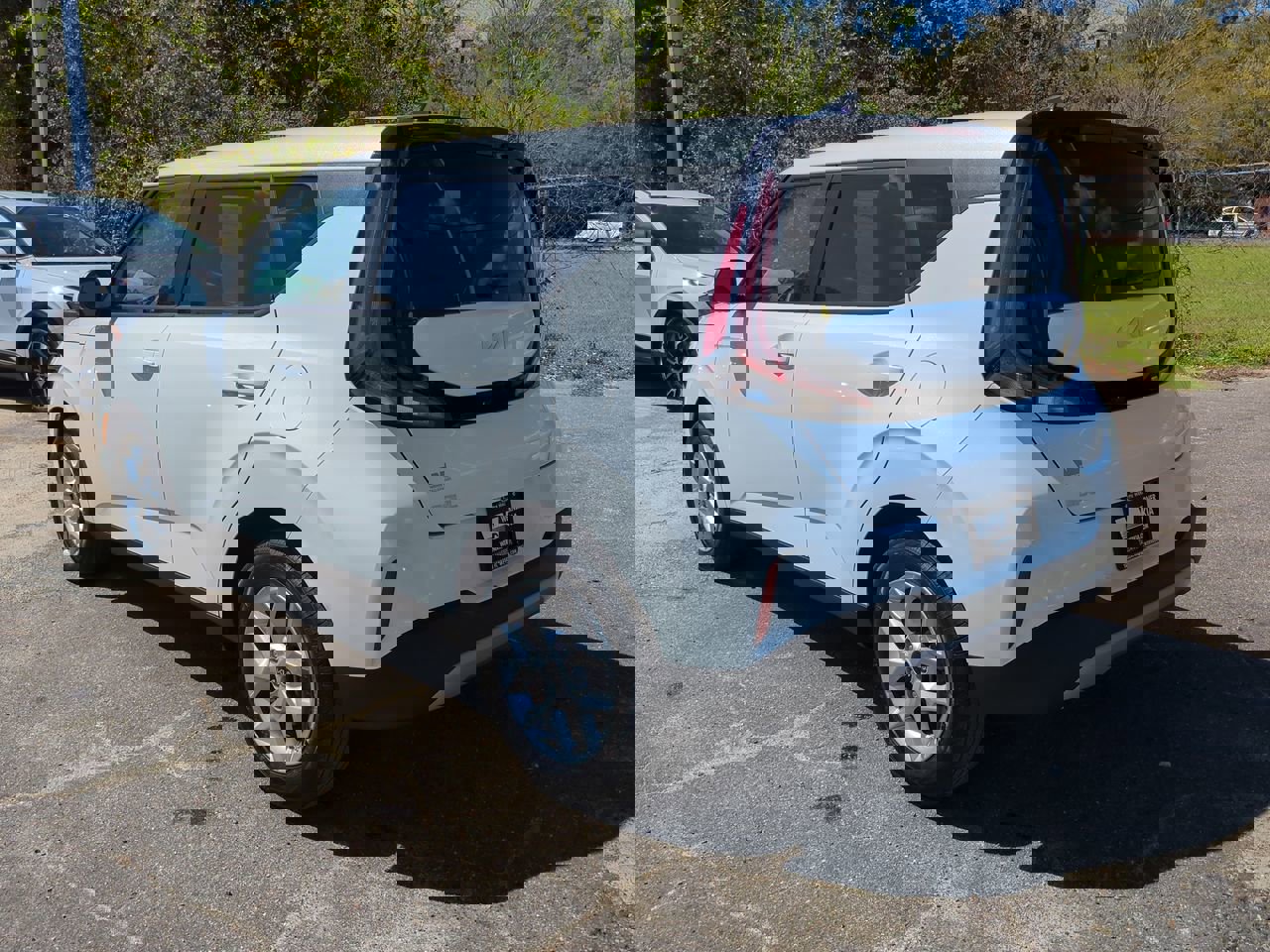 Used 2025 Kia Soul LX image 7