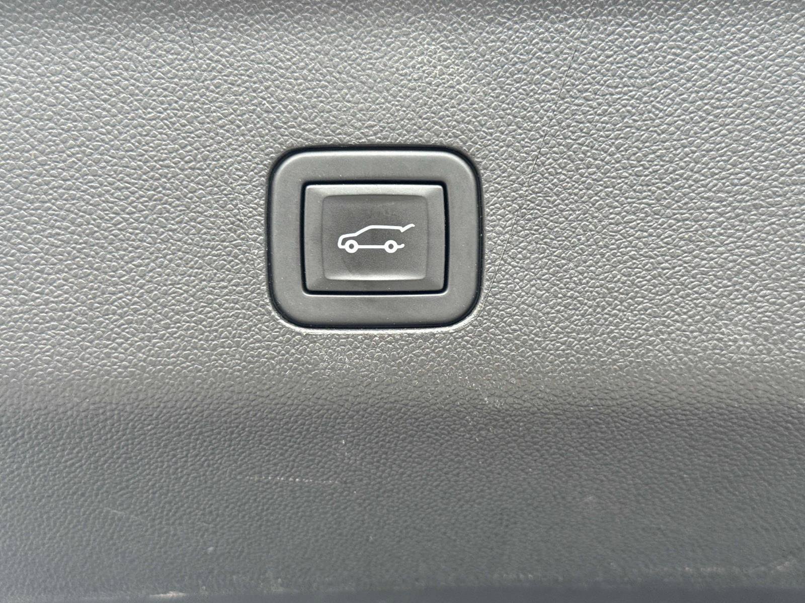 Used 2023 Chevrolet Suburban Premier image 13