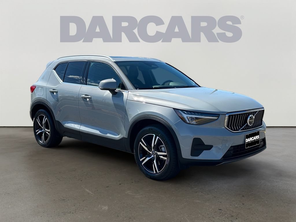 Used 2025 Volvo XC40 B5 Core
