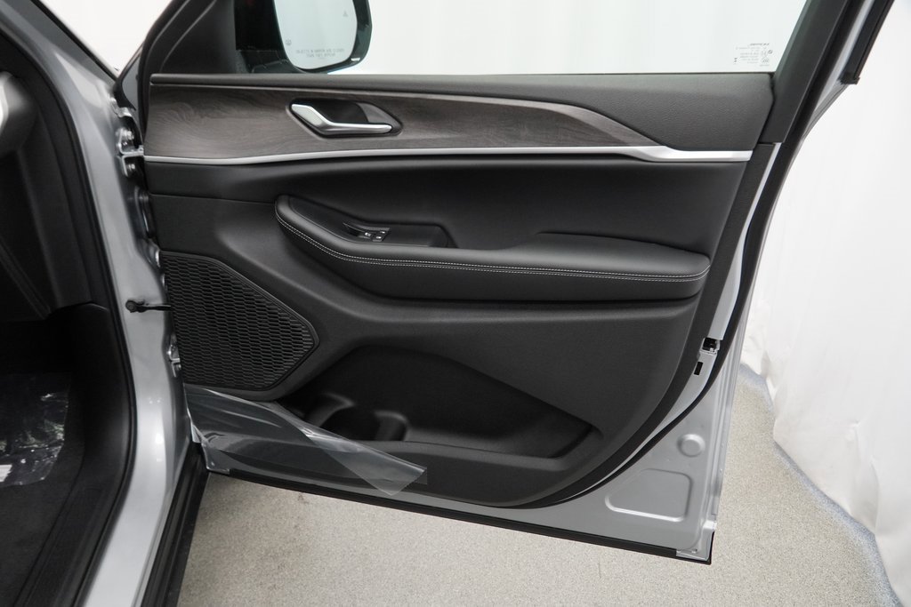 New 2025 Jeep Grand Cherokee Limited image 33