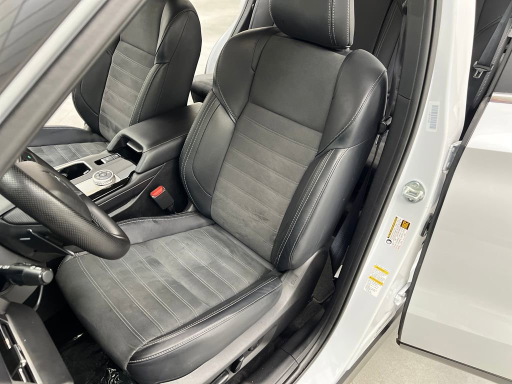 Used 2025 Mitsubishi Outlander SE image 9