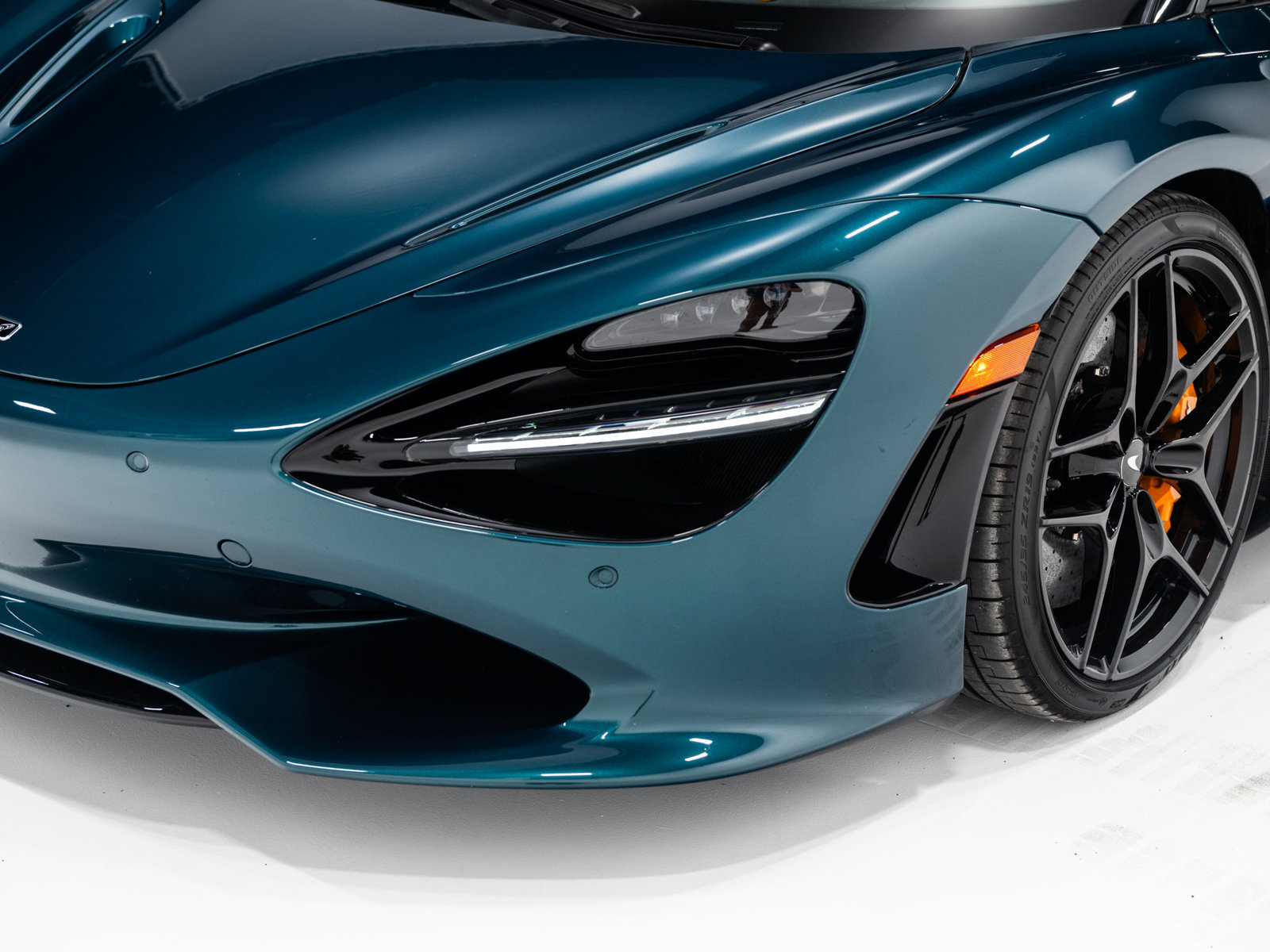 Used 2024 McLaren 750S Spider RWD image 15