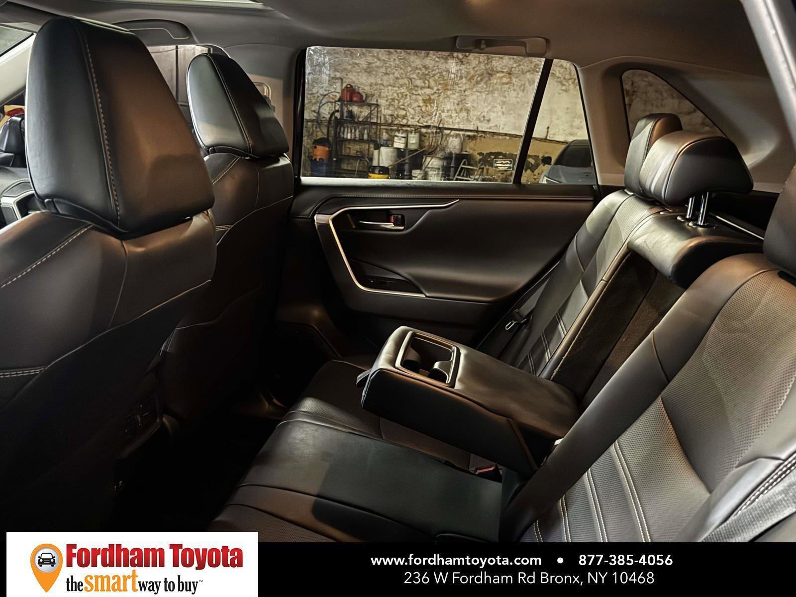 Used 2020 Toyota RAV4 Limited image 11