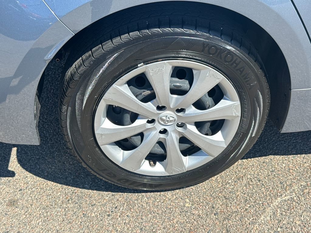 Used 2025 Toyota Corolla LE image 39